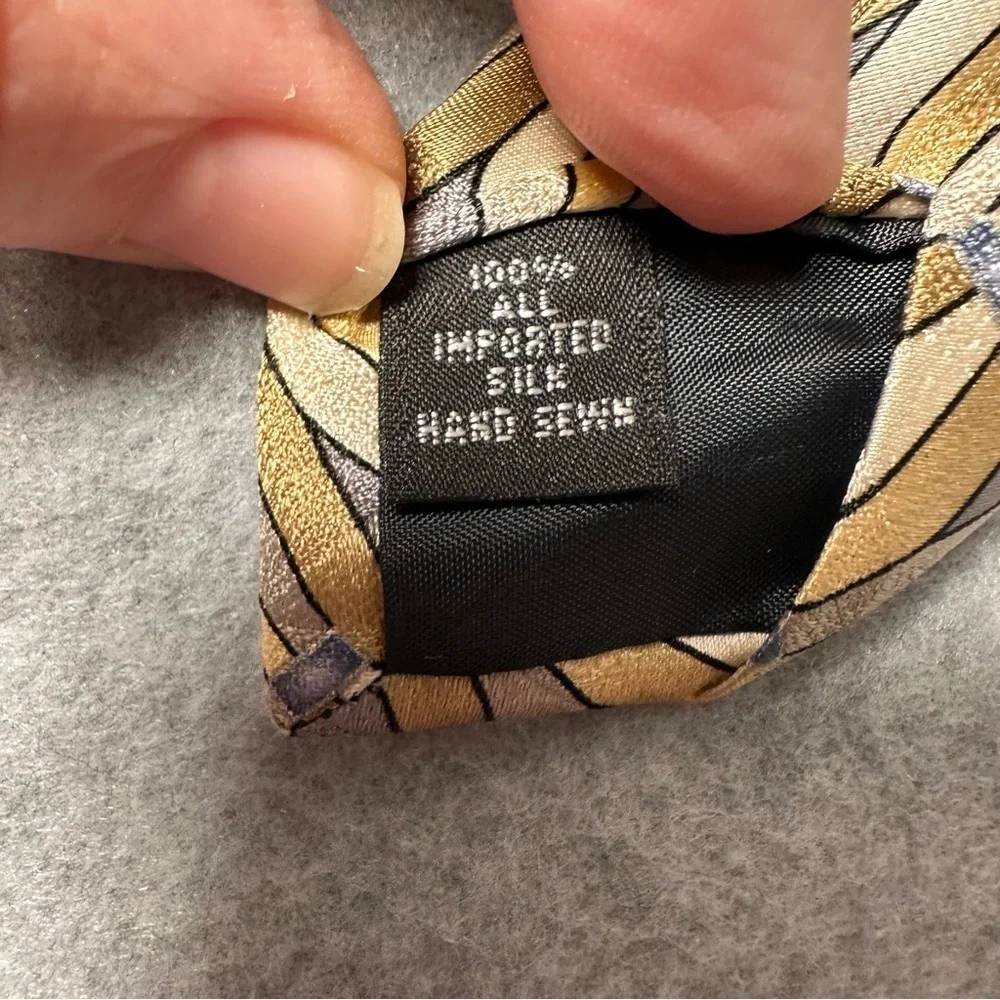 Mens 100% Imported Silk Geometric Pattern Hand Sewn Necktie Gold Tan Gray